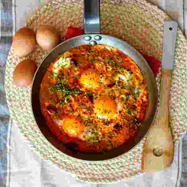 Huevos en salsa de tomate casera natural