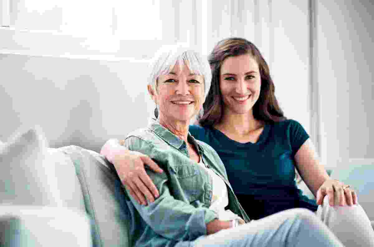 Cuidados que requieren las personas mayores que viven en casa o en residencias
